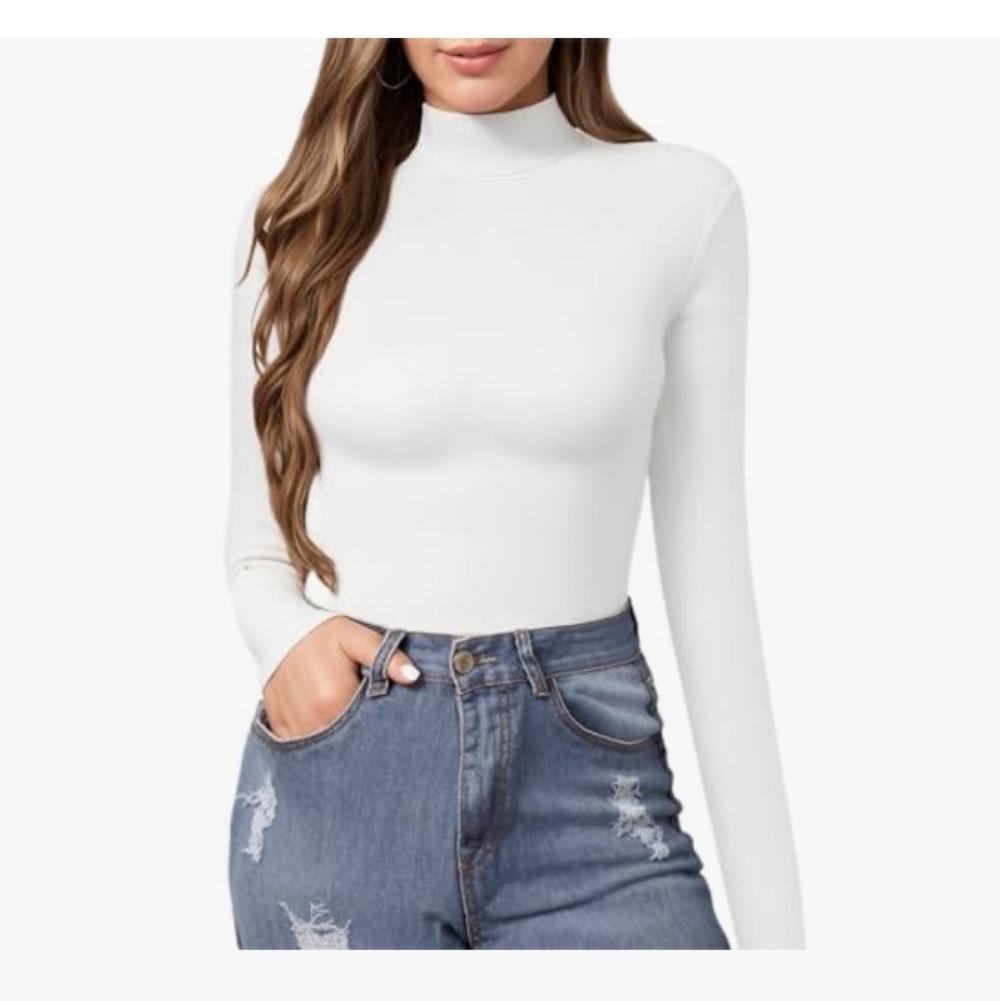 Mangopop White Long Sleeve Mock Meck Top Size Medium